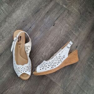 Spring Step Women's Sandals EU 40 US 9.5 White Wedge Laser-Cut Leather Cushioned